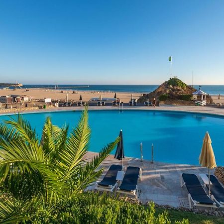 Algarve Casino Hotel Portimao Bagian luar foto The beach of the resort