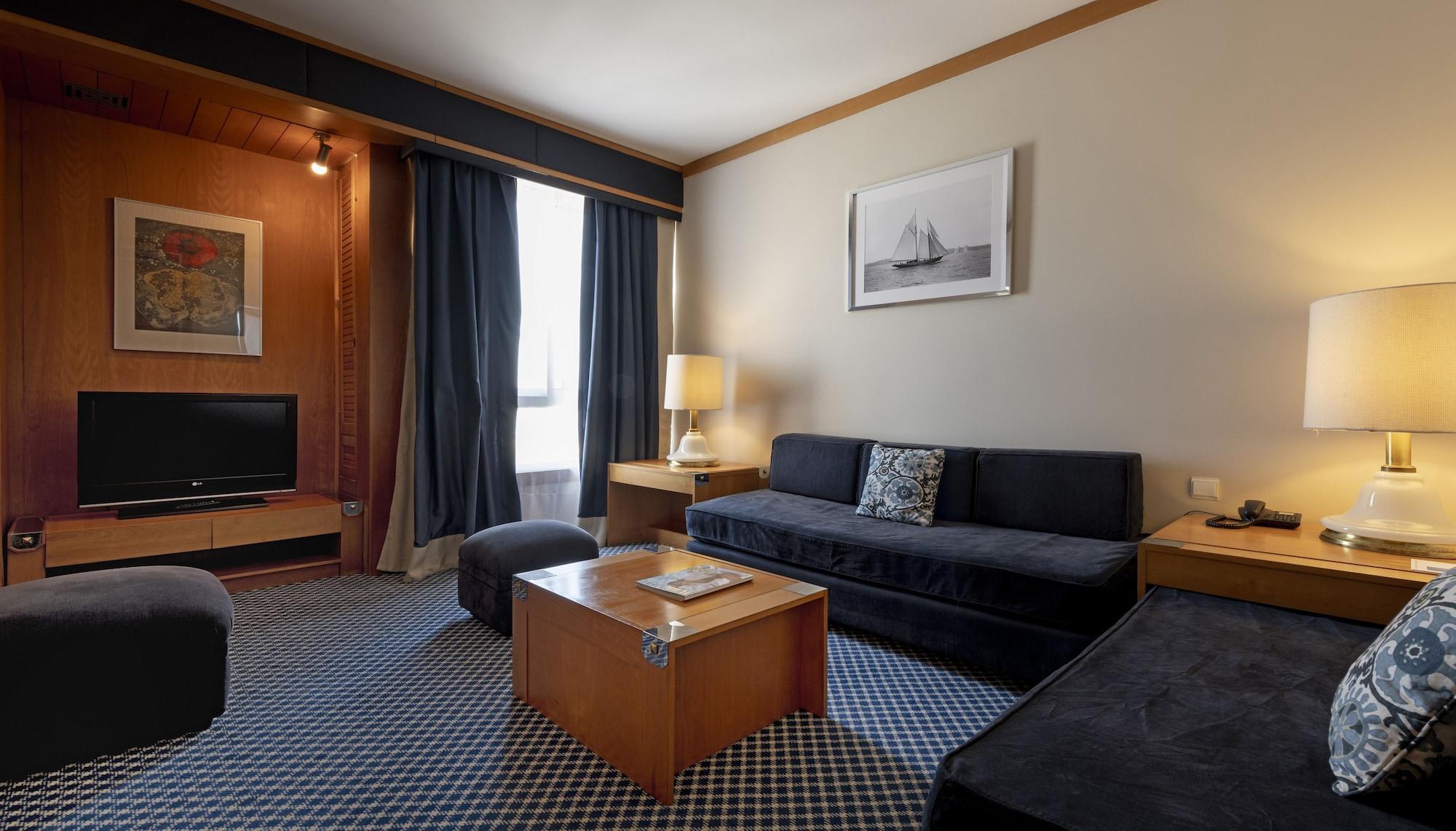 Algarve Casino Hotel Portimao Bagian luar foto A suite at the hotel