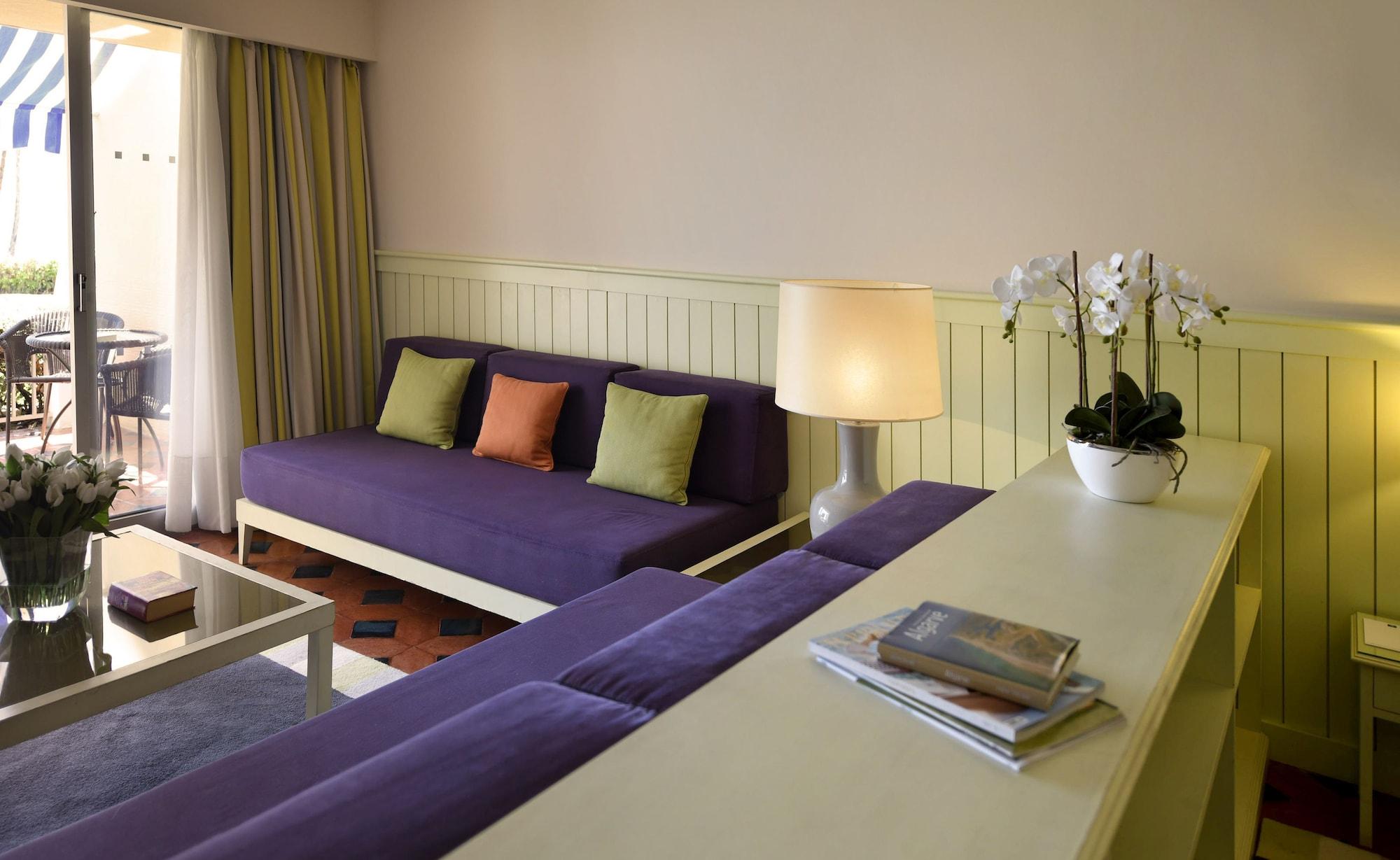 Algarve Casino Hotel Portimao Bagian luar foto A room at the hotel
