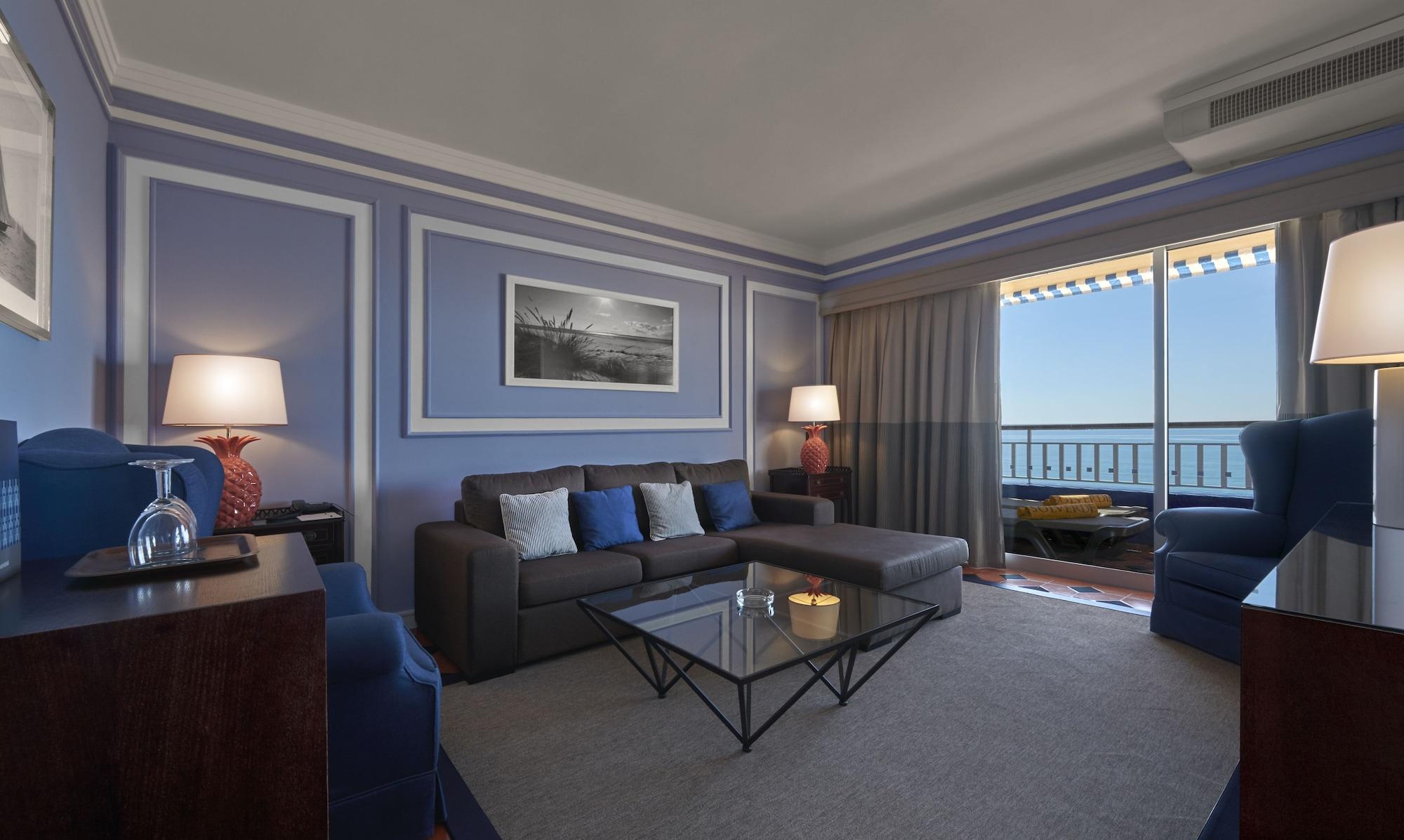 Algarve Casino Hotel Portimao Bagian luar foto A living room at the Hilton San Diego Bayfront