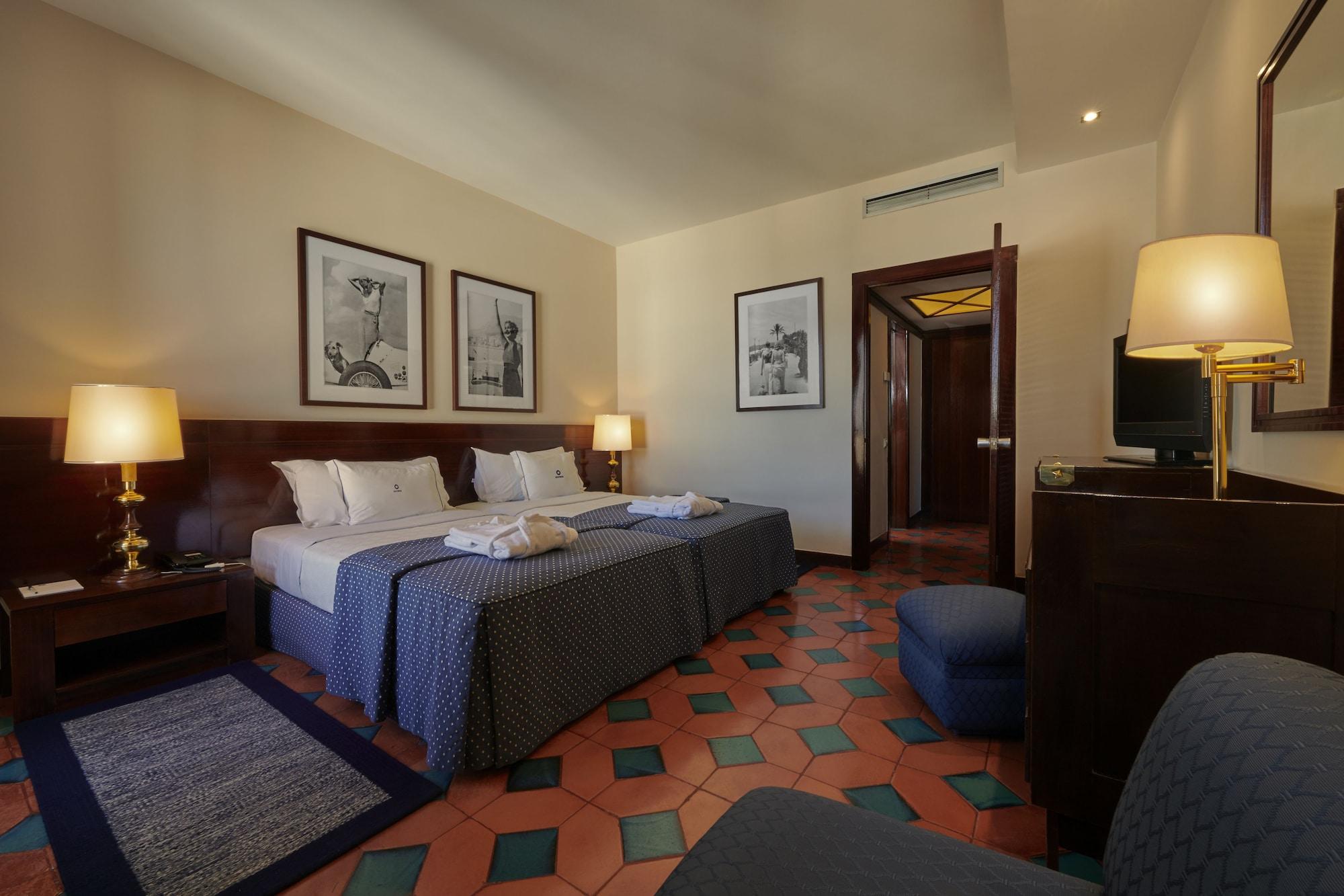 Algarve Casino Hotel Portimao Bagian luar foto A room at the hotel