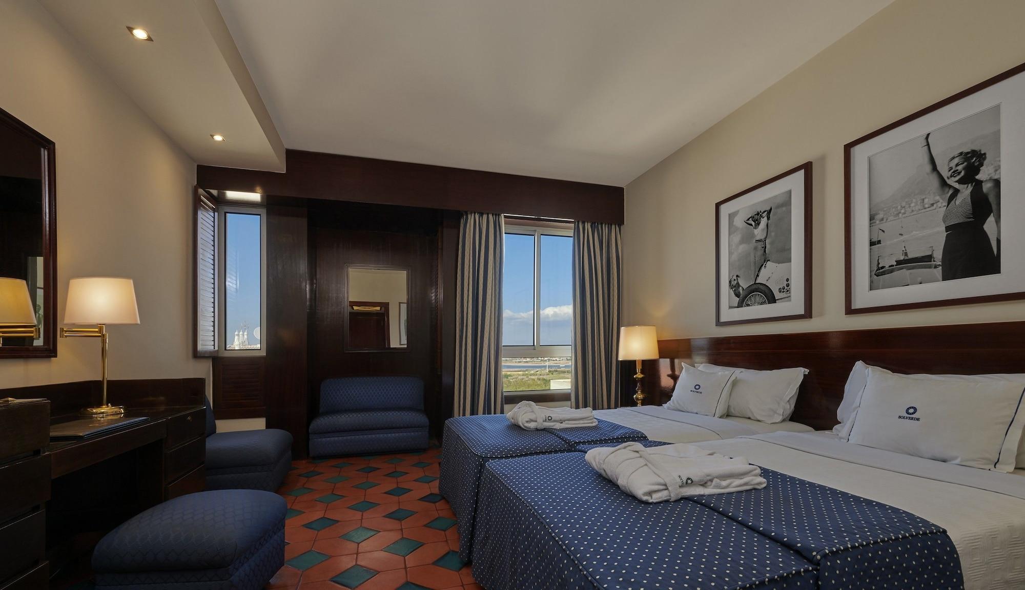 Algarve Casino Hotel Portimao Bagian luar foto A room at the hotel