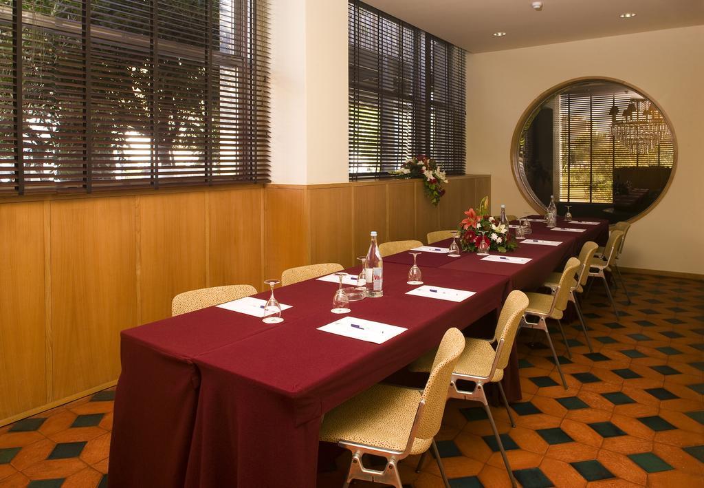Algarve Casino Hotel Portimao Bagian luar foto The meeting room