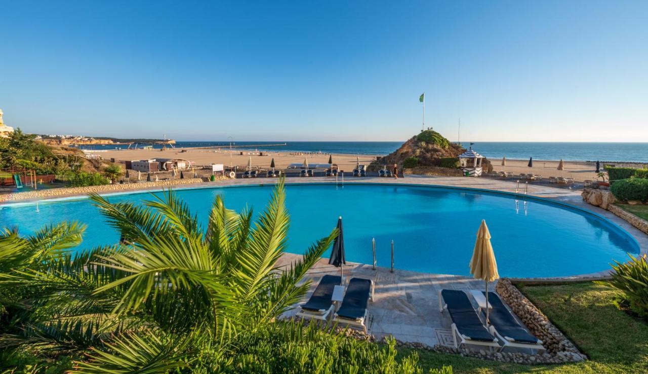 Algarve Casino Hotel Portimao Bagian luar foto The beach of the resort