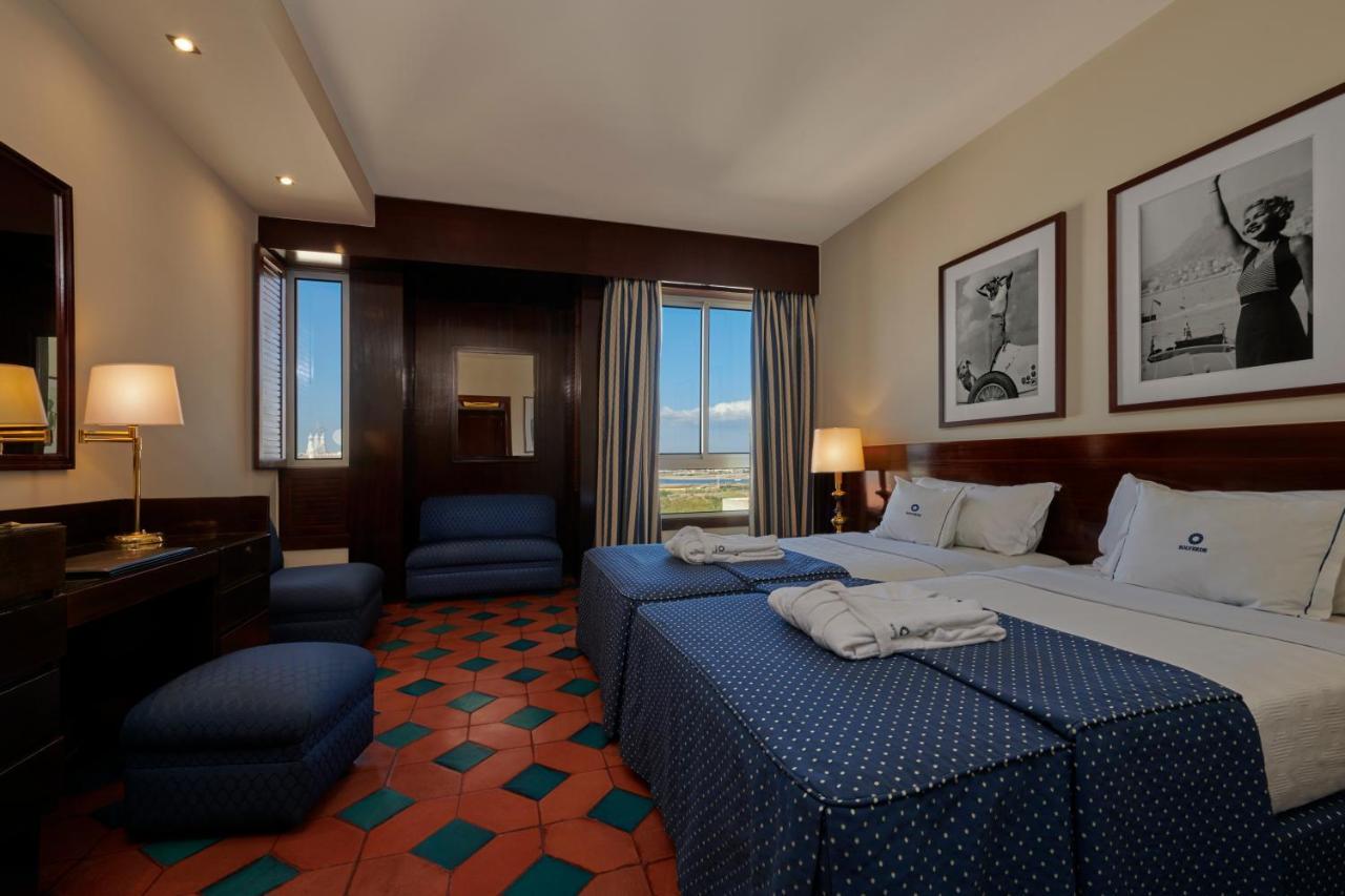 Algarve Casino Hotel Portimao Bagian luar foto A room at the hotel