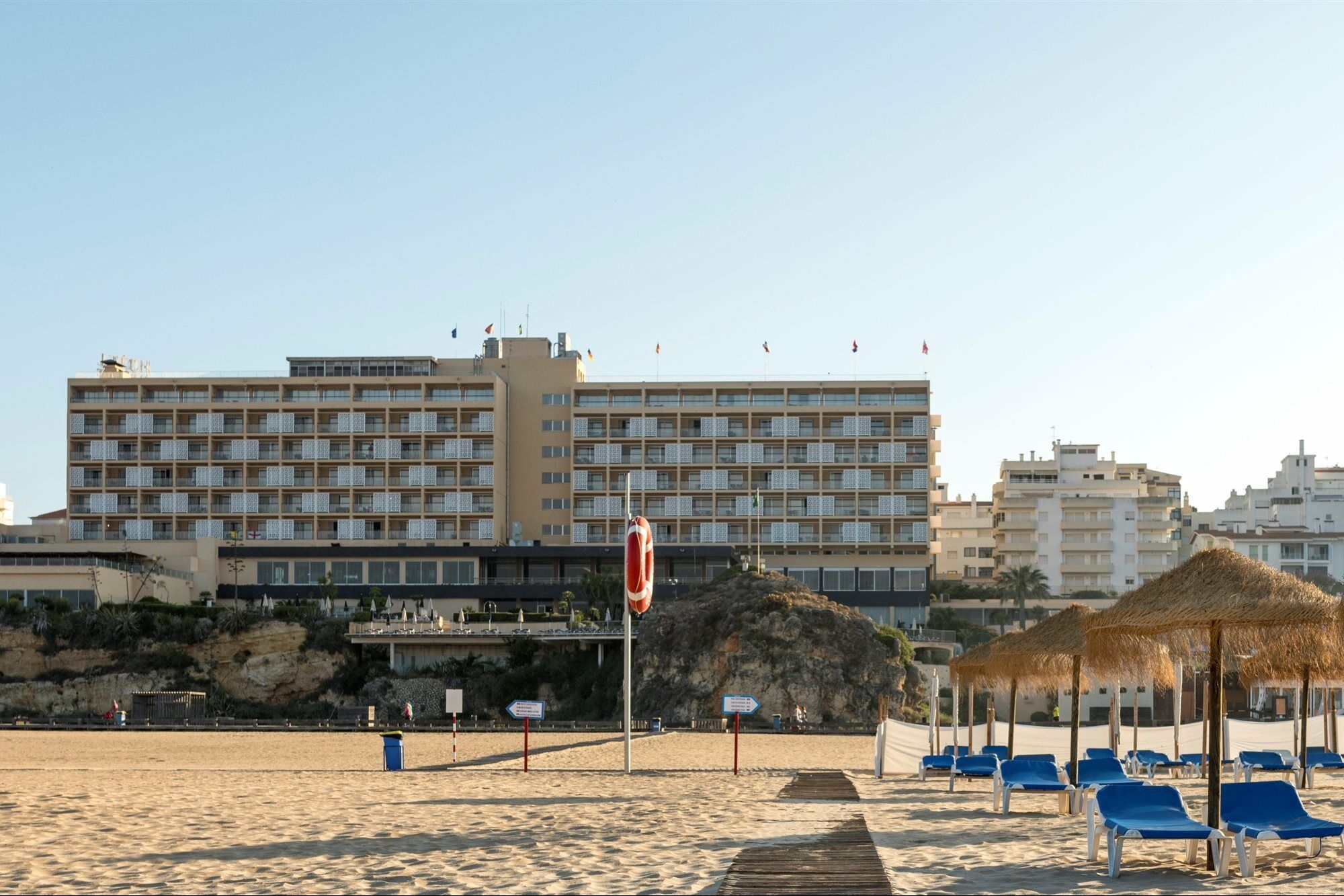 Algarve Casino Hotel Portimao Bagian luar foto The hotel in 2011