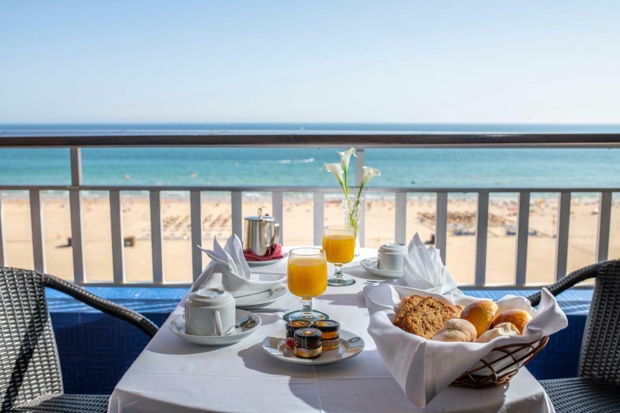 Algarve Casino Hotel Portimao Bagian luar foto Breakfast at the Hotel
