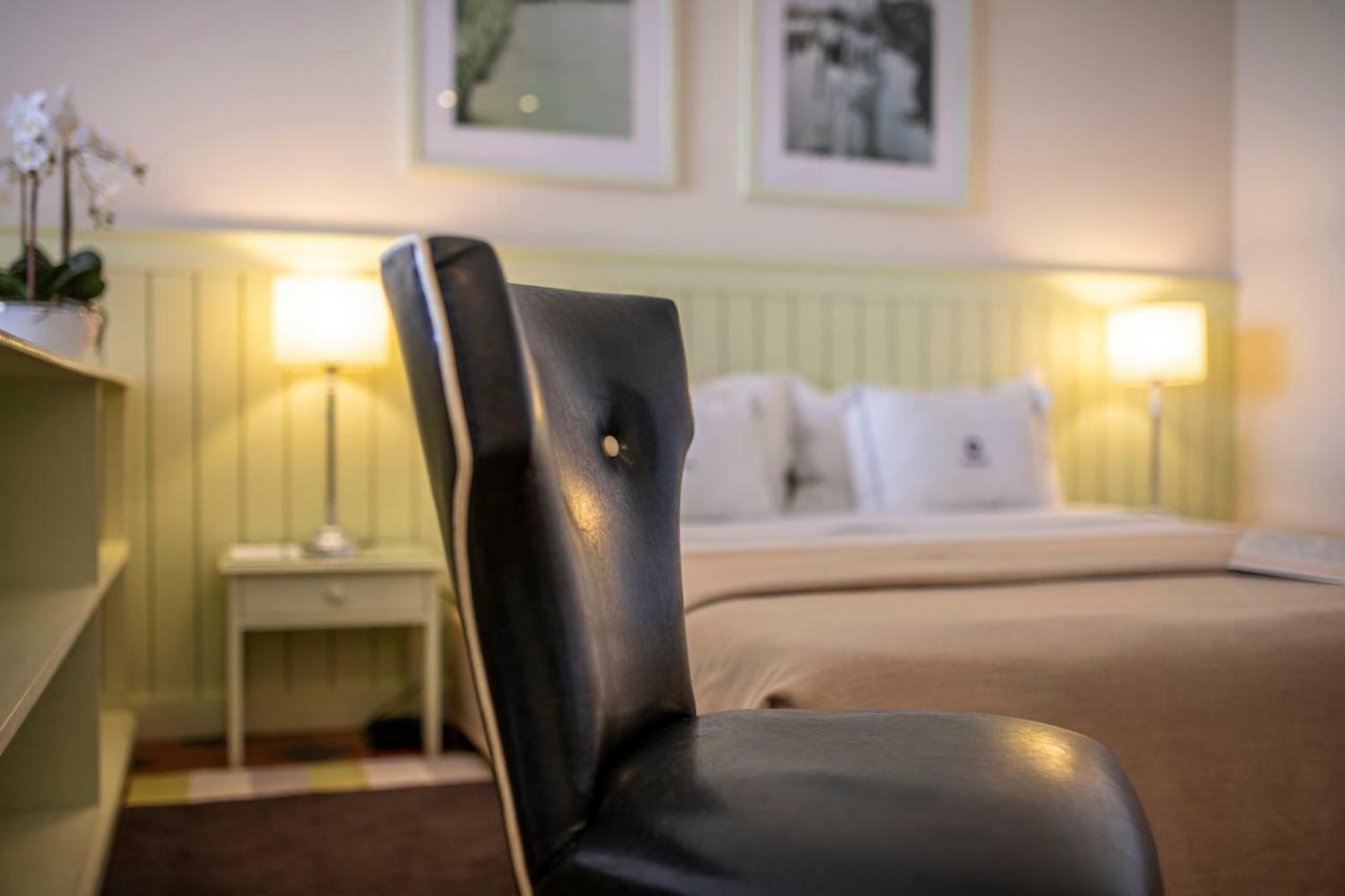 Algarve Casino Hotel Portimao Bagian luar foto A bedroom at the hotel